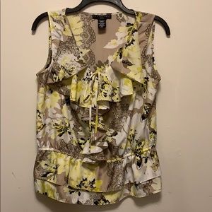 Blouse that goes perfect with a skirt